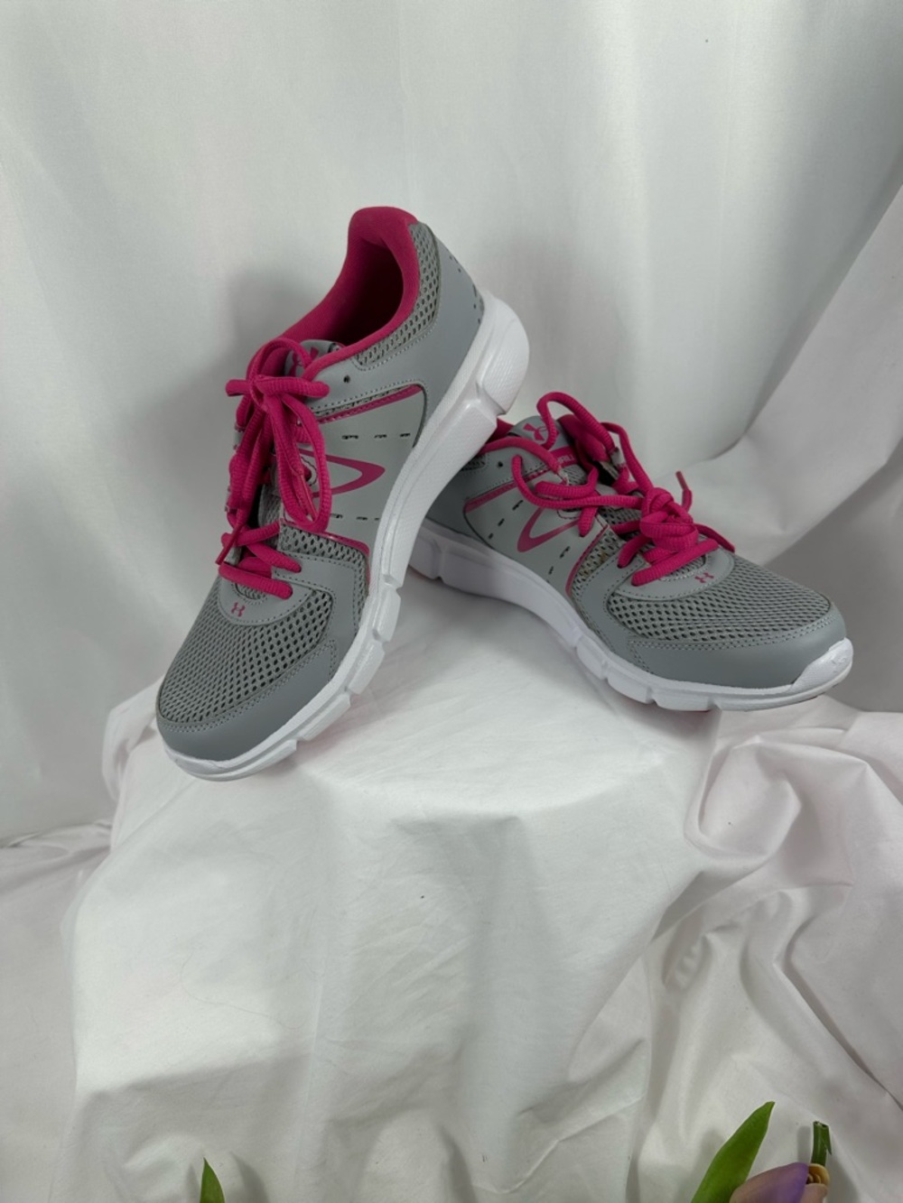 New inbox Under Armour, tennis shoes size 9.  # 0044